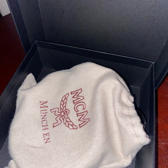 Black and gold MCM Belt - Picture 3 of 4